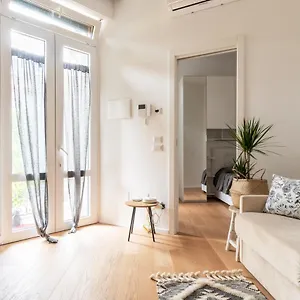  Apartment La Casa Sull'albero Navigli Italy
